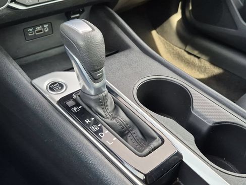 Used 2025 Nissan Altima 2.5 SV FWD image 19