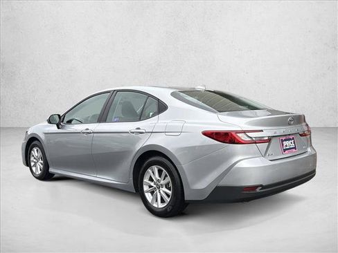 Used 2025 Toyota Camry LE image 7