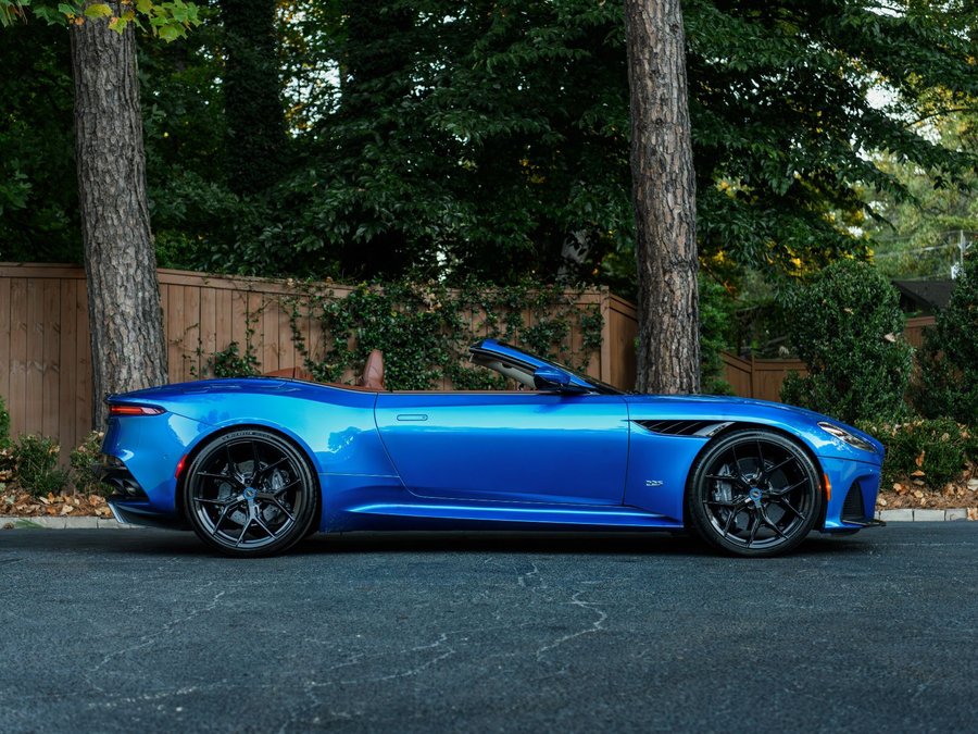 Used 2020 Aston Martin DBS Superleggera Volante RWD image 6
