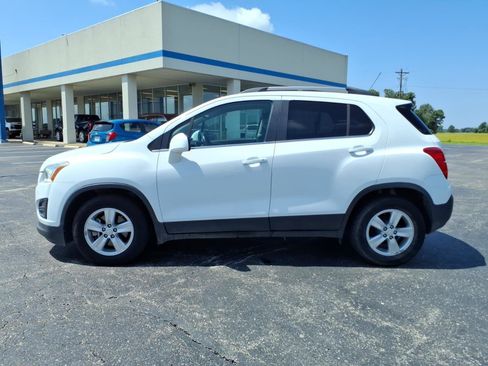Used 2016 Chevrolet Trax LT w/ LT Convenience Package FWD image 2