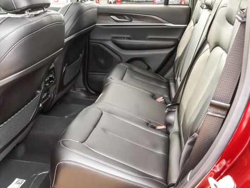 New 2025 Jeep Grand Cherokee Limited w/ Black Appearance Package image 14