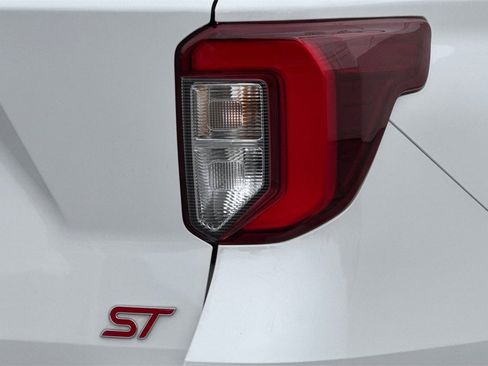 Used 2020 Ford Explorer ST image 27