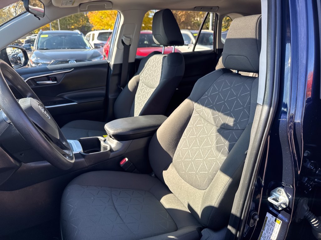 Used 2024 Toyota RAV4 XLE w/ Convenience Package AWD/4WD image 16