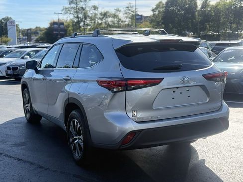 Certified 2022 Toyota Highlander XLE image 5