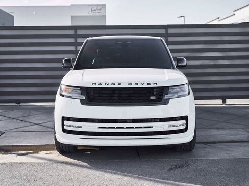 Used 2025 Land Rover Range Rover SE image 12