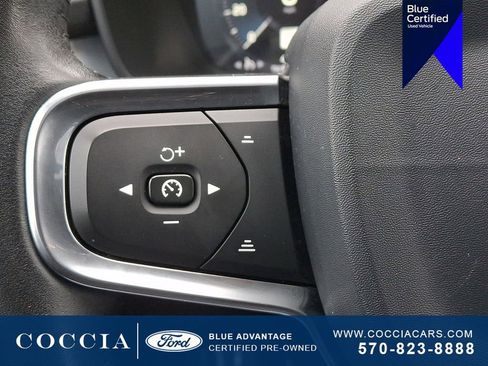 Used 2020 Volvo XC40 T5 Momentum w/ Protection Package Premier image 21