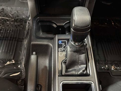 Used 2018 Toyota Tacoma TRD Sport image 22