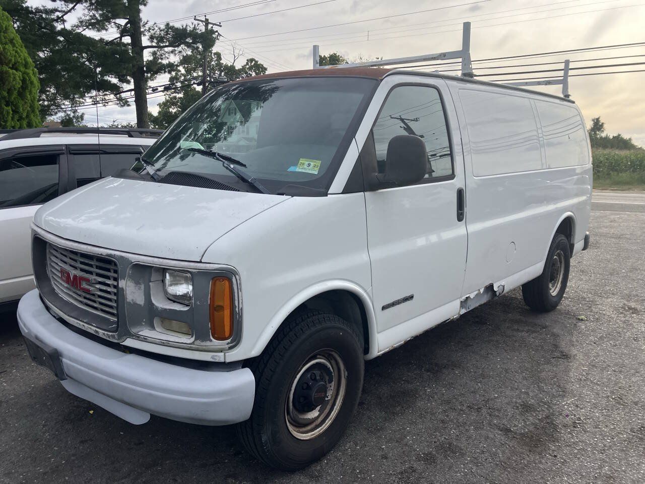 Used 2000 GMC Savana 3500 w/ Convenience Pkg RWD image 1