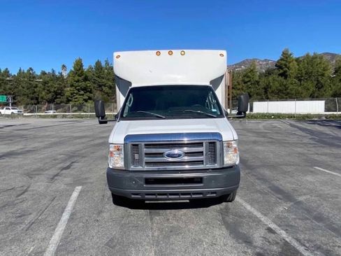 Used 2013 Ford E-450 and Econoline 450 Super Duty w/ PWR Locks & Windows Group RWD image 5