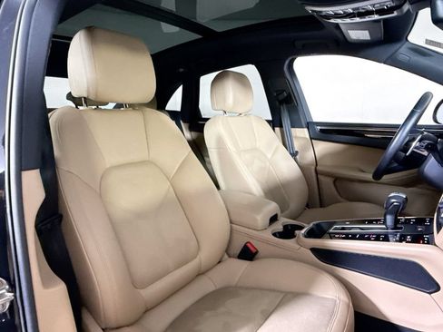 Certified 2023 Porsche Macan AWD/4WD image 18