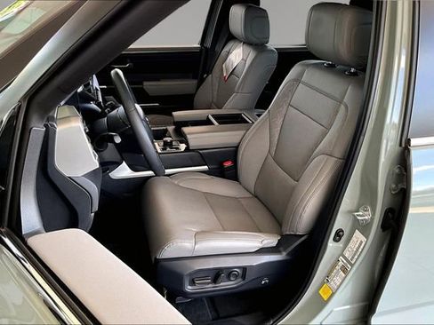 Used 2025 Toyota Tundra Limited AWD/4WD image 18