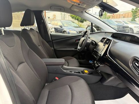 Used 2020 Toyota Prius LE w/ Carpet Mat Package AWD/4WD image 12