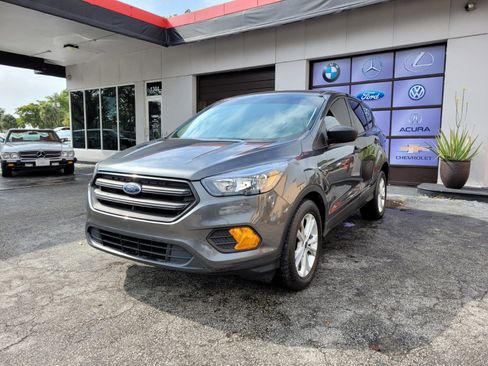Used 2019 Ford Escape S image 2