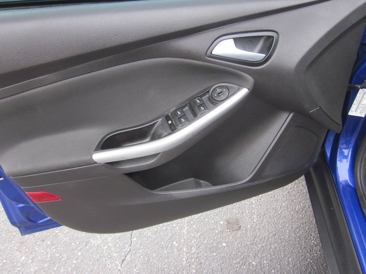 Used 2014 Ford Focus SE w/ Equipment Group 201A FWD image 23
