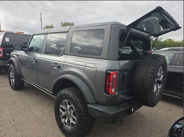 Used 2025 Ford Bronco Badlands AWD/4WD image 3