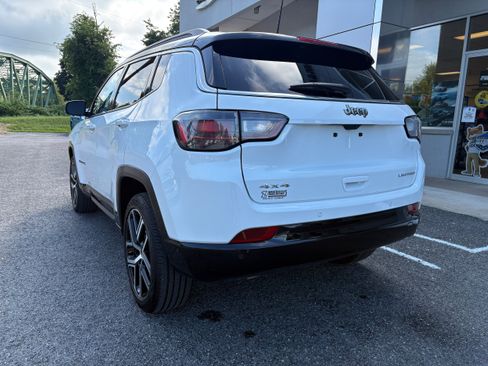 Certified 2025 Jeep Compass Limited w/ Elite Group AWD/4WD image 9