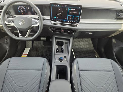 New 2025 Volkswagen Tiguan SE image 22