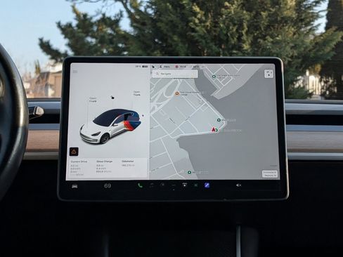 Used 2018 Tesla Model 3 Long Range image 15