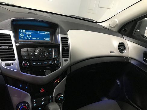 Used 2011 Chevrolet Cruze LS FWD image 25