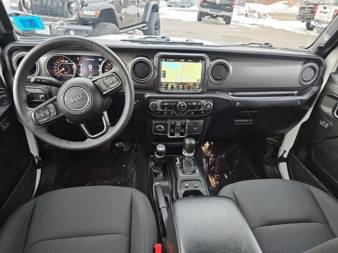 Certified 2023 Jeep Gladiator Willys image 18