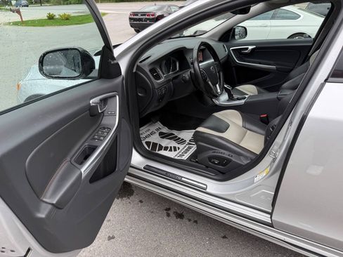 Used 2018 Volvo V60 T5 Cross Country w/ Convenience Package AWD/4WD image 15