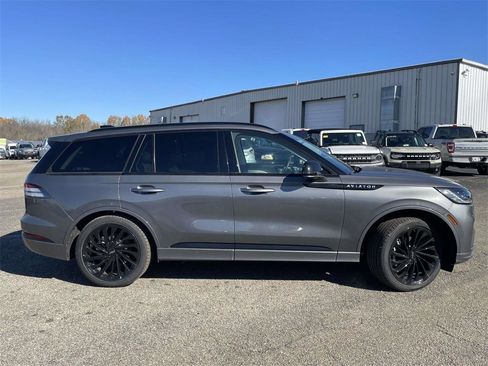 New 2025 Lincoln Aviator Reserve w/ Luxury Package image 2