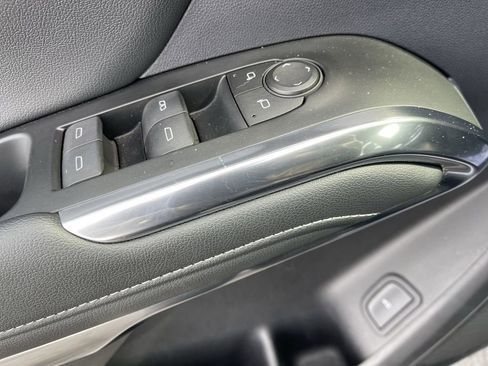 Used 2025 Chevrolet Traverse LT FWD image 13