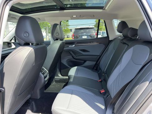 Used 2026 Volkswagen Tiguan SE w/ Panoramic Sunroof Package AWD/4WD image 11