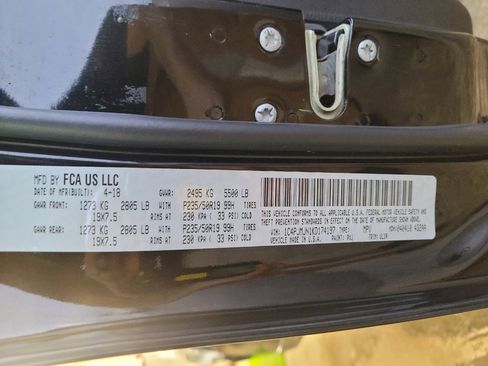 Used 2019 Jeep Cherokee Overland w/ Technology Group AWD/4WD image 33