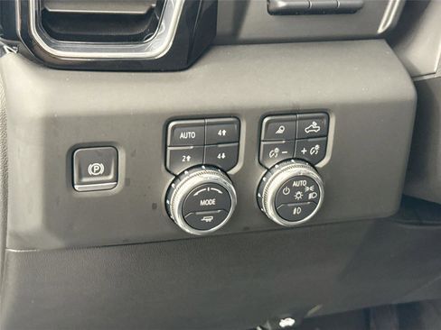 Used 2025 GMC Sierra 1500 Denali w/ Denali Reserve Package AWD/4WD image 16