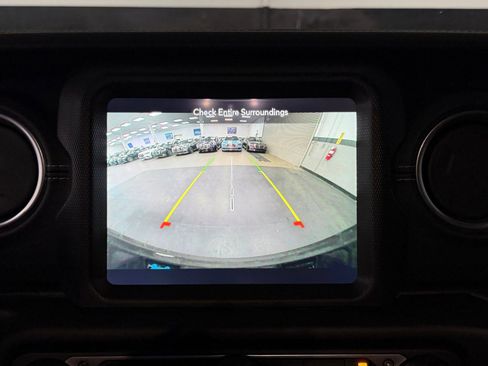 Used 2023 Jeep Wrangler Unlimited Sahara w/ Cold Weather Group image 28