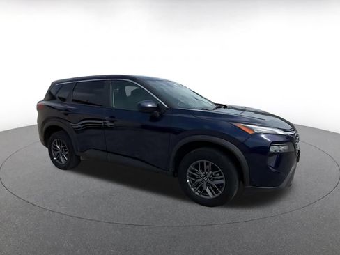 Used 2026 Nissan Rogue SV AWD/4WD image 2