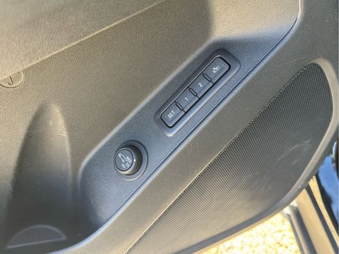 Used 2019 Chevrolet Equinox Premier image 20