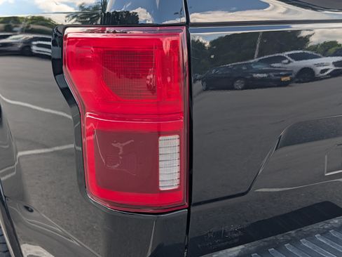 Used 2019 Ford F150 Lariat w/ Equipment Group 502A Luxury AWD/4WD image 17