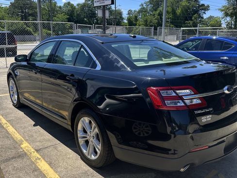 Used 2016 Ford Taurus SE FWD image 5