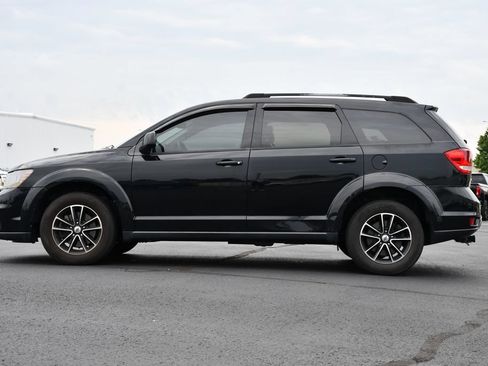 Used 2019 Dodge Journey SE w/ Connectivity Group FWD image 4