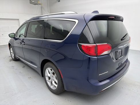 Used 2019 Chrysler Pacifica Touring-L Plus w/ Tire & Wheel Group image 9
