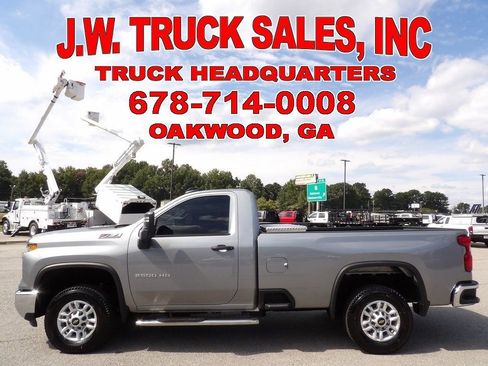 Used 2025 Chevrolet Silverado 2500 W/T image 2