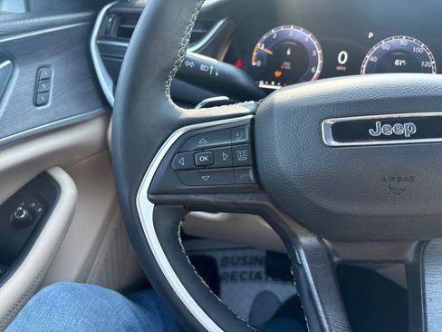 Used 2024 Jeep Grand Cherokee Limited image 25