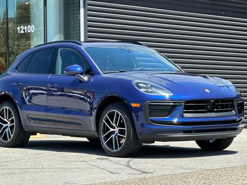 Used 2024 Porsche Macan AWD/4WD image 10
