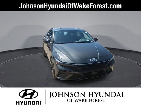 New 2026 Hyundai Elantra SEL Sport Premium FWD image 3