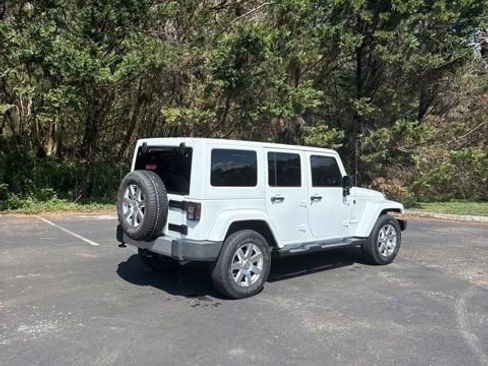 Used 2015 Jeep Wrangler Unlimited Sahara w/ Connectivity Group image 7