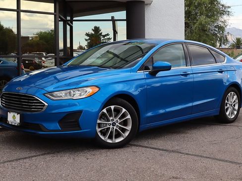 Used 2019 Ford Fusion SE FWD image 2