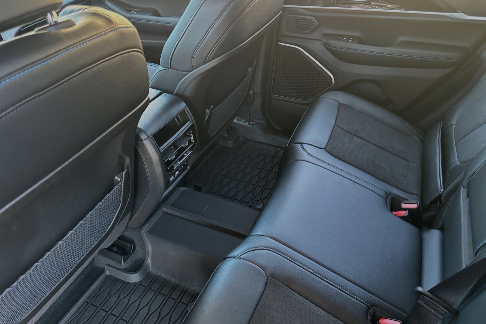 New 2023 Jeep Grand Cherokee Trailhawk w/ Advanced Protech Group II AWD/4WD image 11