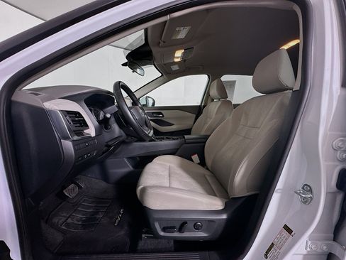 Used 2025 Nissan Rogue SV AWD/4WD image 13