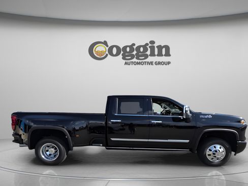 New 2026 Chevrolet Silverado 3500 High Country w/ High Country Premium Package AWD/4WD image 6