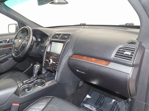 Used 2016 Ford Explorer Platinum image 42