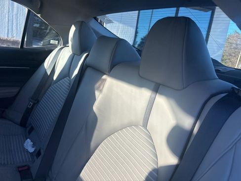 Used 2024 Toyota Camry SE image 5