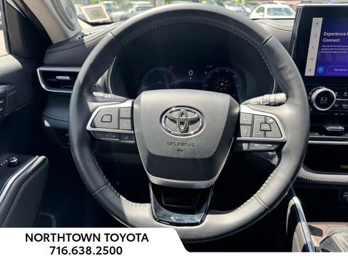 Used 2023 Toyota Highlander Platinum AWD/4WD image 7