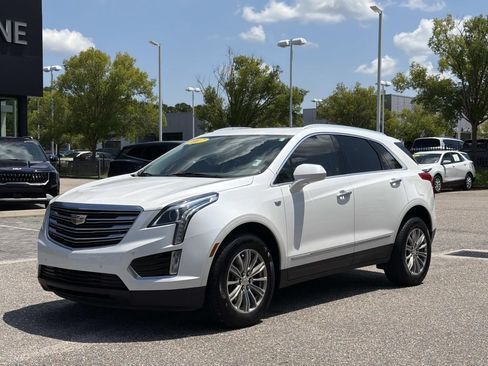 Used 2017 Cadillac XT5 Luxury w/ Driver Awareness Package FWD image 8